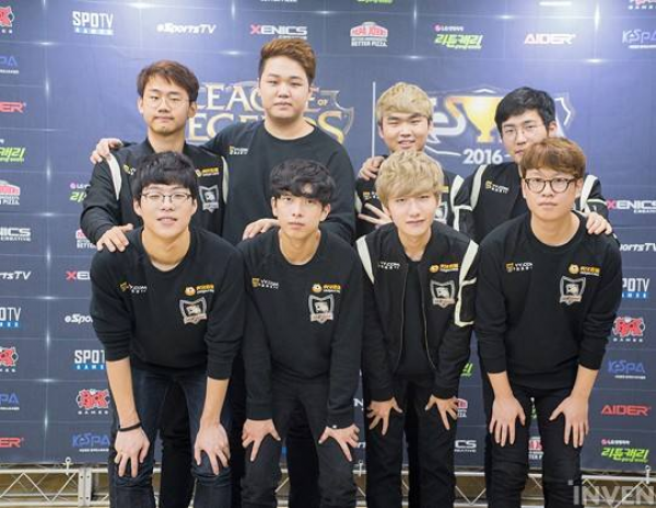 在攻防两端 在攻防两端